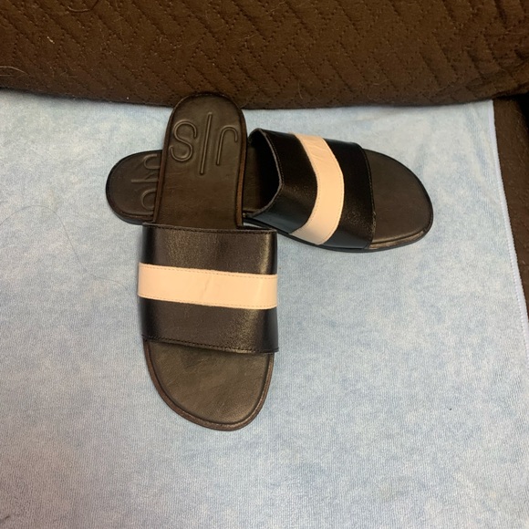 Flat sandals for women’s. - Picture 2 of 3